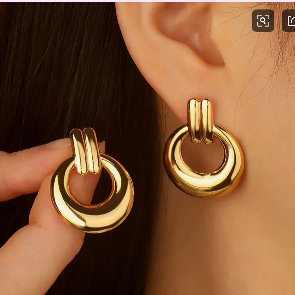 Zara Tan Leather Toe-Loop Sandals with Gold Buckle - Picture 3 of 6